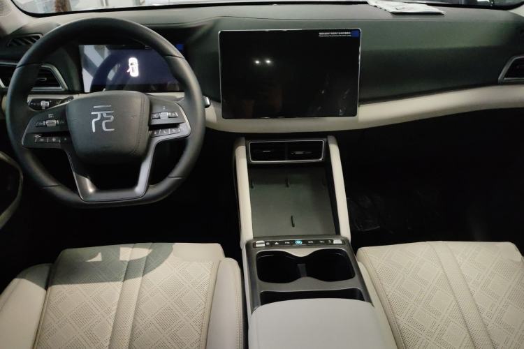 Used BYD Yuan UP 2025 Intelligent Driving Version 401 KM Dynamic Edition
