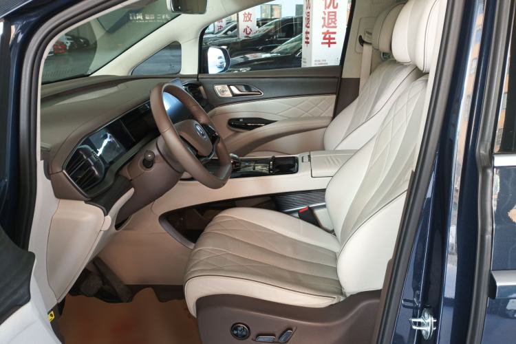 Used Denza D9 2022 DM-i 970 Four-Wheel Drive Flagship Model
