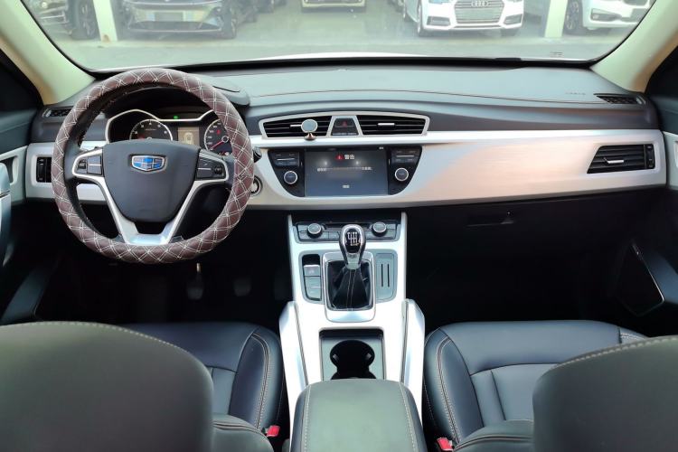 Used Geely Auto Emgrand X7 Sport 2018 2.0L Manual Two-Wheel Drive Zhiya Version
