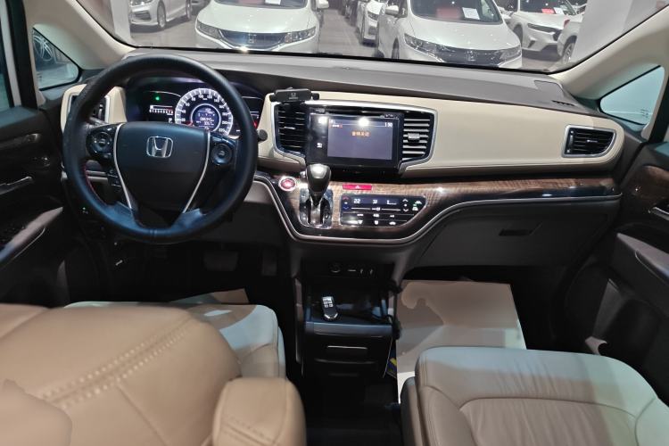 Used Honda Odyssey 2015 Revised 2.4L Luxury Edition
