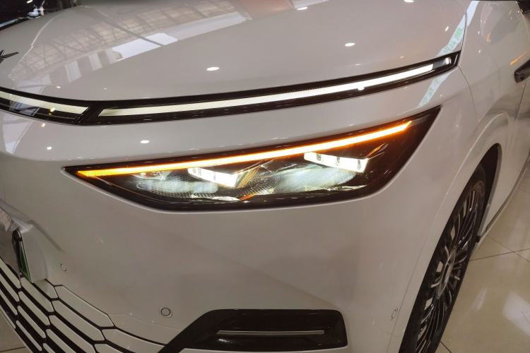 Used XPeng X9 2025 740 Ultra-Long Range Max