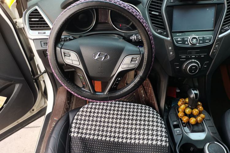 Used Hyundai Santa Fe 2015 2.0T Automatic Two-Wheel Drive Smart Version 5 Seats