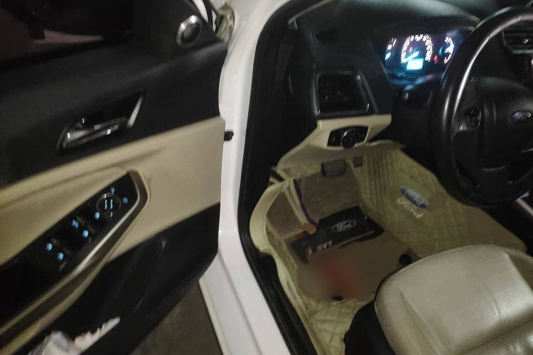 Used Ford Escort 2015 1.5L Automatic Fashion Model
