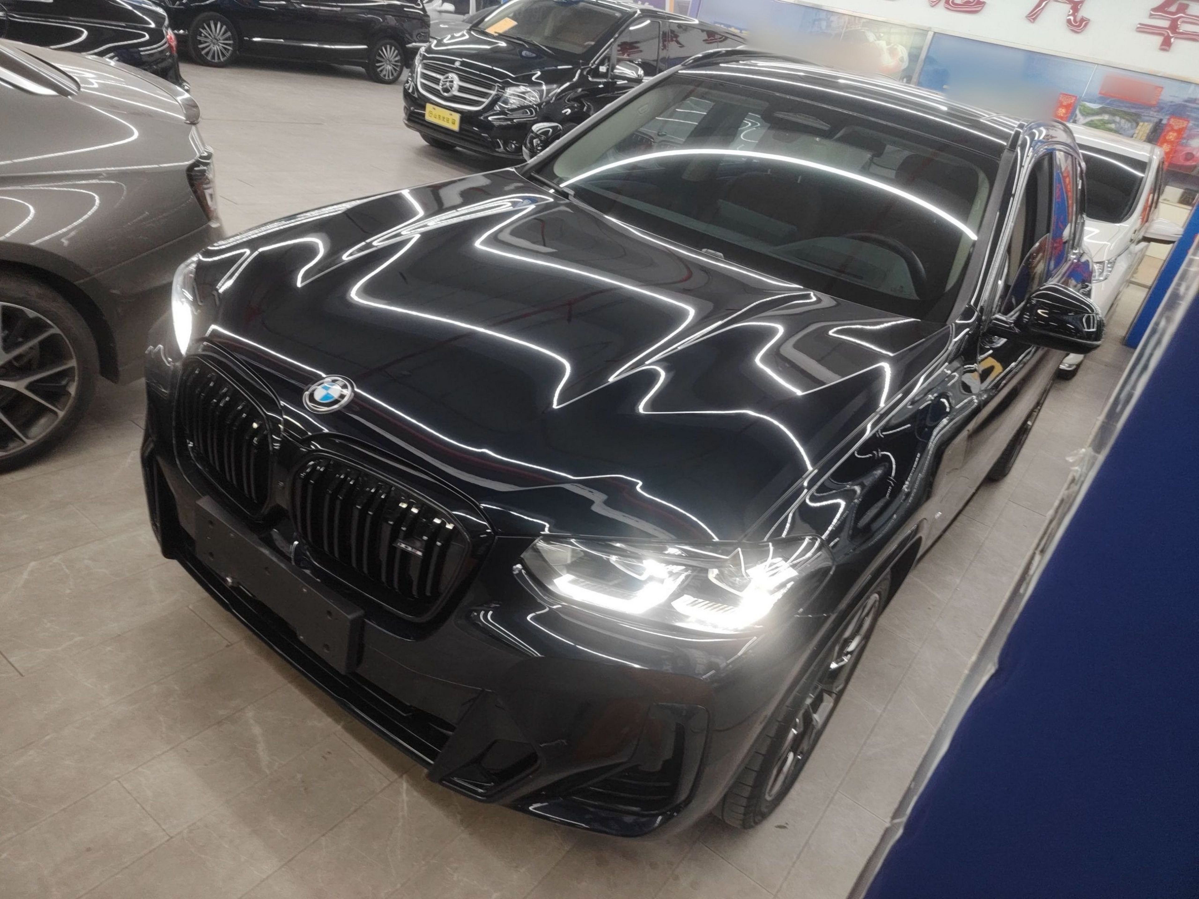 Под передней частью автомобиля