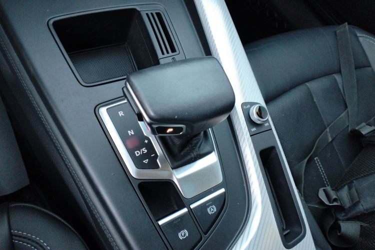 Used Audi A4L 2020 40 TFSI Fashionable and Elegant Model
