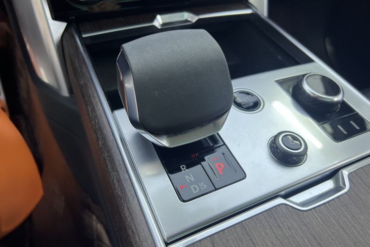 Used Land Rover Range Rover 2023 3.0 L6 360 PS Grand Edition
