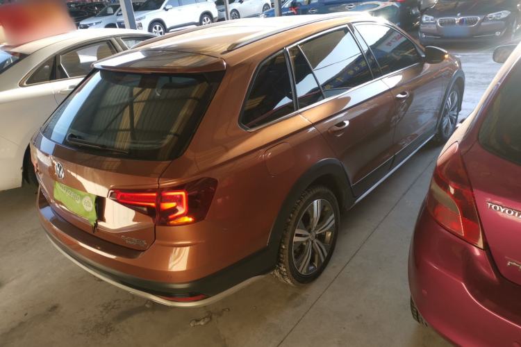 Used Volkswagen C-TREK 2017 230TSI DSG Luxury Model
