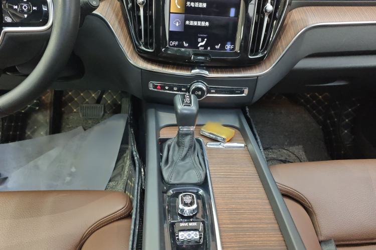 Used Volvo XC60 2021 T5 4x4 Smart Luxury Edition
