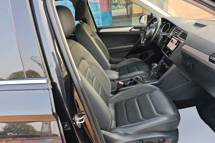 Used Volkswagen Tiguan L 2019 380TSI Automatic All-Wheel Drive Luxury Edition with 7 Seats China VI Standard
