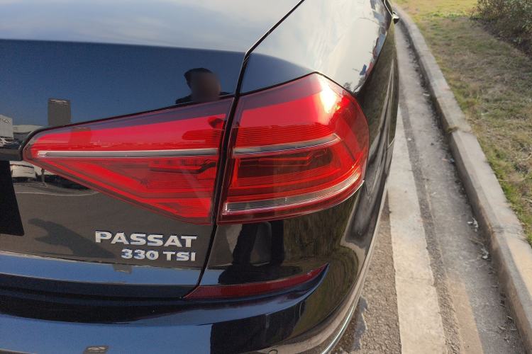 Used Volkswagen Passat 2017 330TSI DSG Luxury Edition
