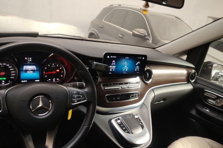 Used Mercedes-Benz V-Class 2021 V 260 Avantgarde Edition
