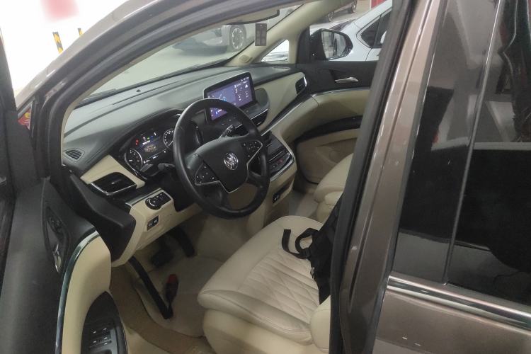 Used Buick GL8 2023 Facelifted Land Cruiser Executive Luxury Version
