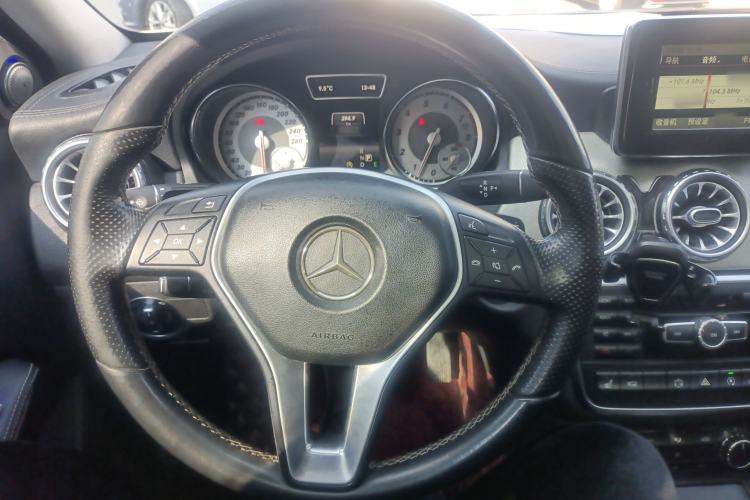 Used Mercedes-Benz GLA 2015 GLA 220 4MATIC Fashion Model
