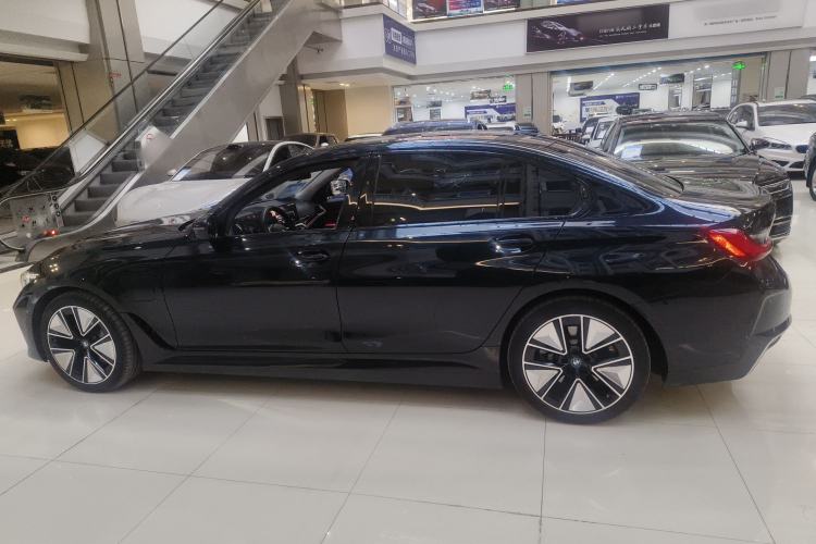 Used BMW i3 2023 eDrive 40 L Midnight Sports Package
