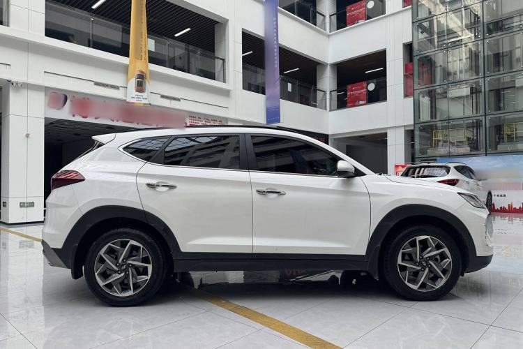 Used Hyundai Tucson 2019 280TGDi Dual-Clutch Two-Wheel Drive Fashion Edition China VI Standard