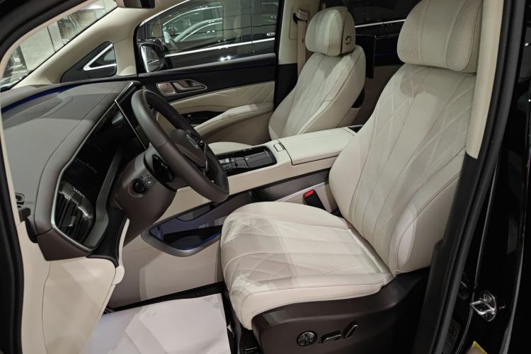 Used Denza D9 2025 DM-i Intelligent Drive 1020 Four-Wheel Drive Flagship Model