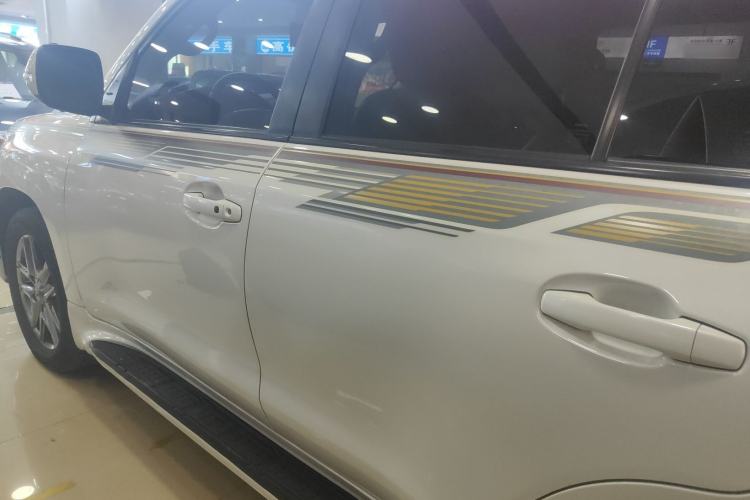 Used Toyota Land Cruiser 2015 4.0L VX-R 8-Seater Middle East Version
