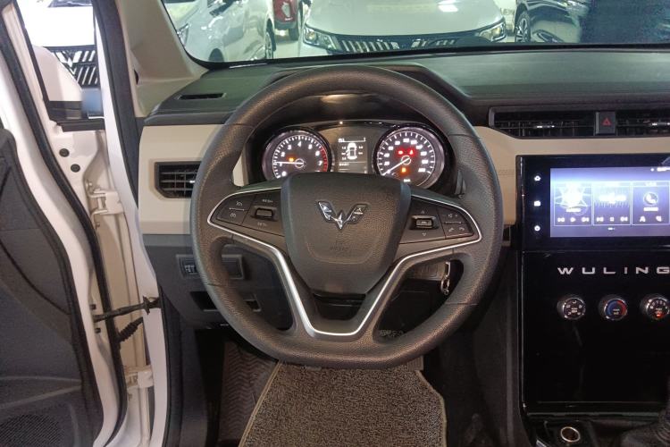 Used Wuling Hongguang PLUS 2020 1.5T Manual Commercial Vehicle 7 Seats
