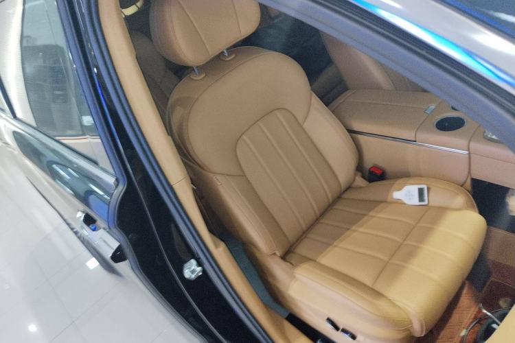 Used VOYAH Dream 2025 PHEV Four-Wheel Drive Excellence Kunpeng Edition
