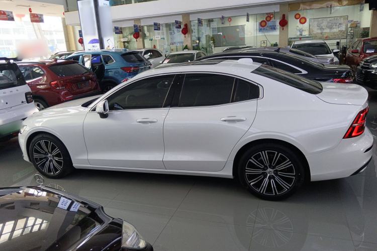 Used Volvo S60 2022 B4 Zhiyuan Luxury Edition
