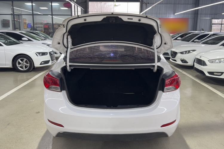 Used Hyundai Elantra 2015 1.6L Automatic Fashion Model