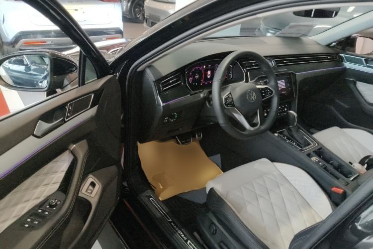 Used Volkswagen Magotan 2025 Zhongxiang Version 330TSI DSG Luxury Edition
