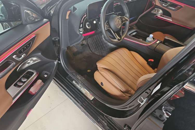 Used Mercedes-Benz E-Class 2024 Facelift E 300 L Luxury Edition
