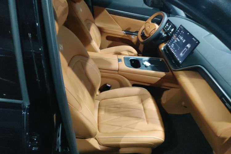 Used  eπ008 2025 636Ultra LikeYi Edition 5-Seater