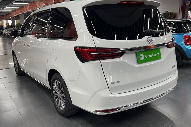 Used Buick GL8 2023 Facelifted Land Cruiser Executive Luxury Version
