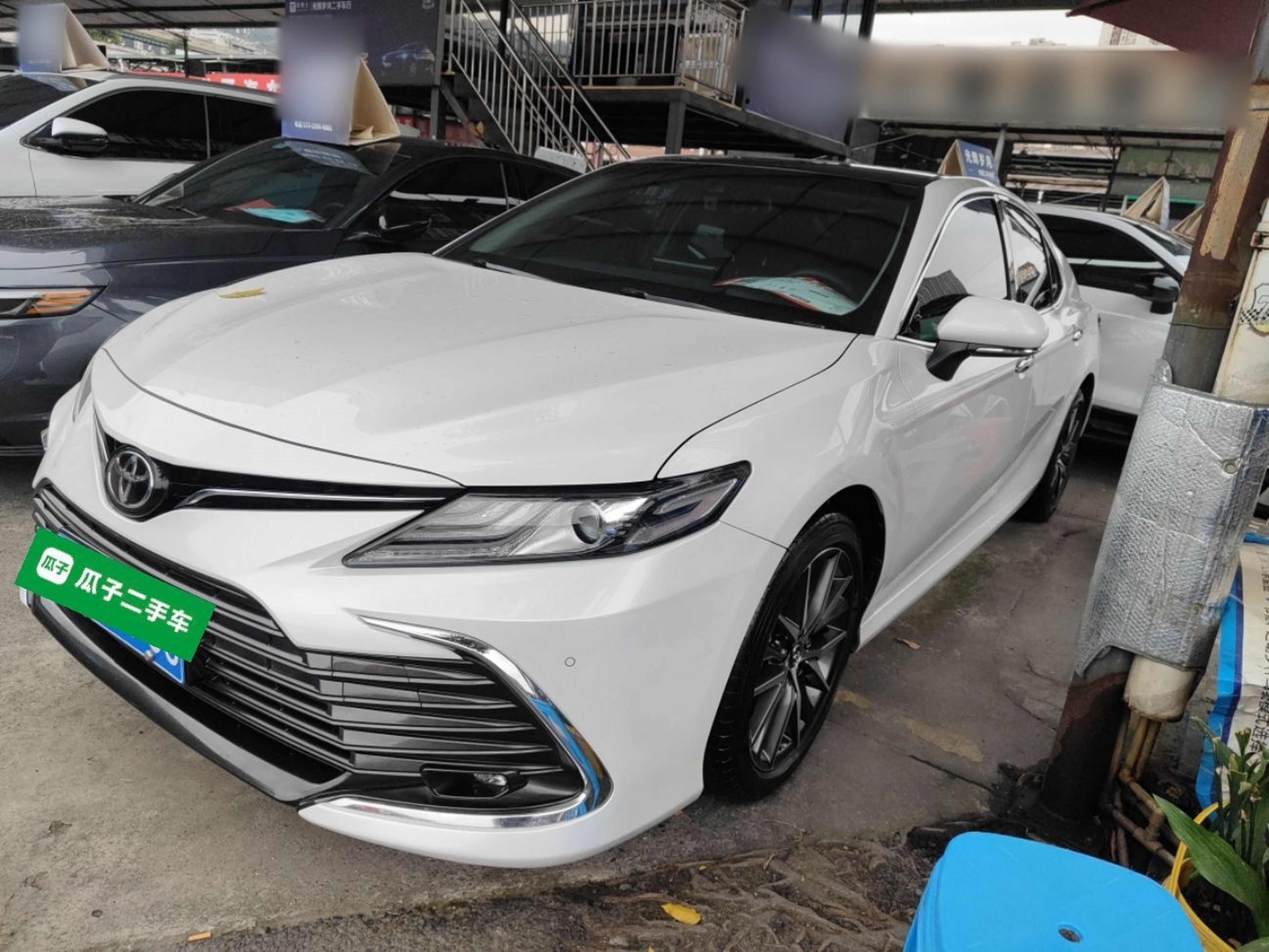 تحت مقدمة السيارة