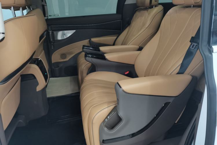 Used Denza D9 2022 DM-i 1040 Prestige Model
