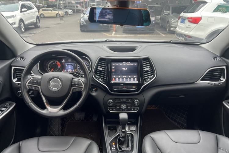 Used  Cherokee 2019 2.0T Two-Wheel Drive Smart Enjoyment Version China V
