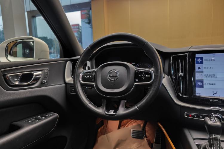 Used Volvo XC60 2019 T5 4x4 Smart & Dynamic Sport Edition China VI Standard