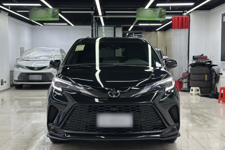 Used Toyota Granvia 2024 2.5L Hybrid Comfort Edition
