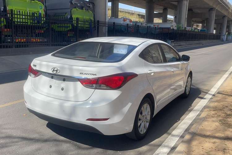Used Hyundai Elantra 2016 1.6L Automatic Smart Version

