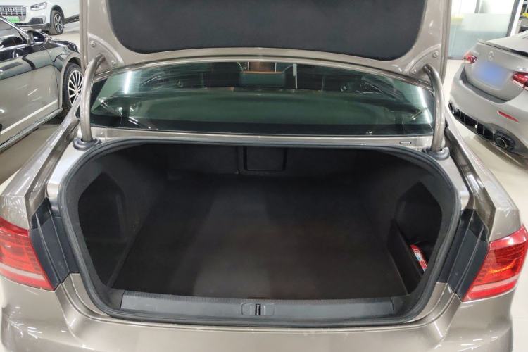 Used Volkswagen Magotan 2016 1.8TSI Luxury Comfort Model
