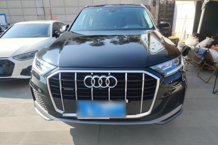 Used Audi Q7 2022 55 TFSI quattro S line Sport model
