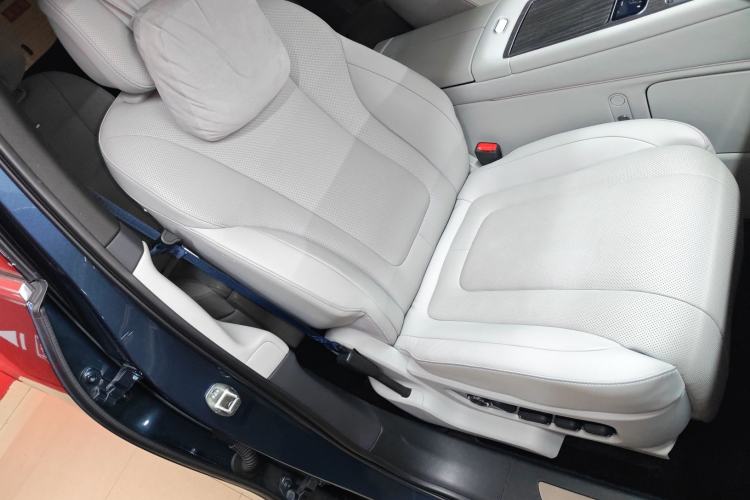 Used Hima AITO M9 2024 All-Electric Ultra Version 100 kWh 6-Seater Model
