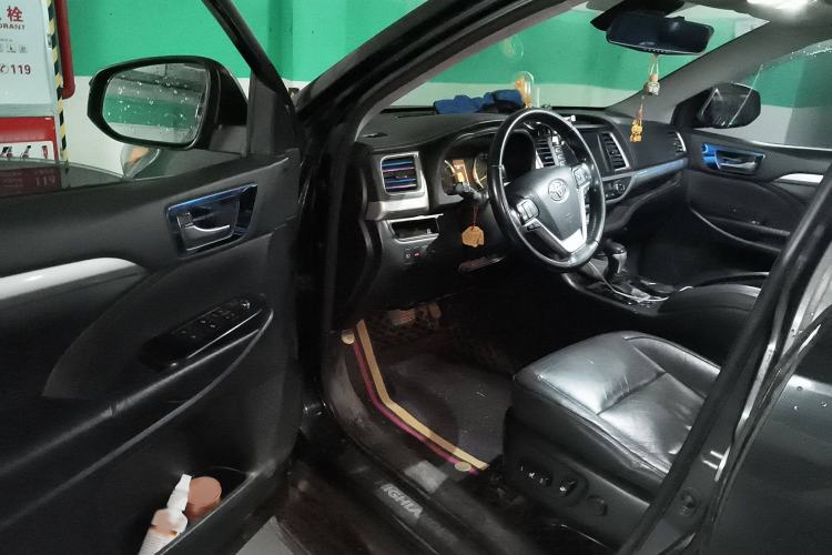 Used Toyota Highlander 2018 2.0T Two-Wheel-Drive Luxury Edition 7 Seats Emission Standard China V
