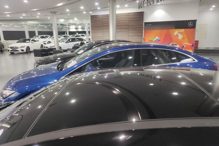 Used Mercedes-Benz A-AMG 2025-Year Restyled AMG A 35 L 4MATIC
