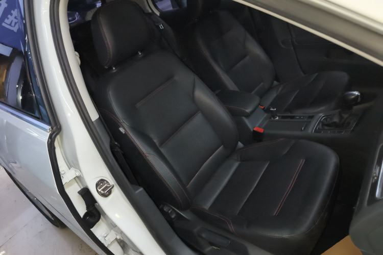 Used Volkswagen Golf 2016 230TSI Automatic Comfort Version
