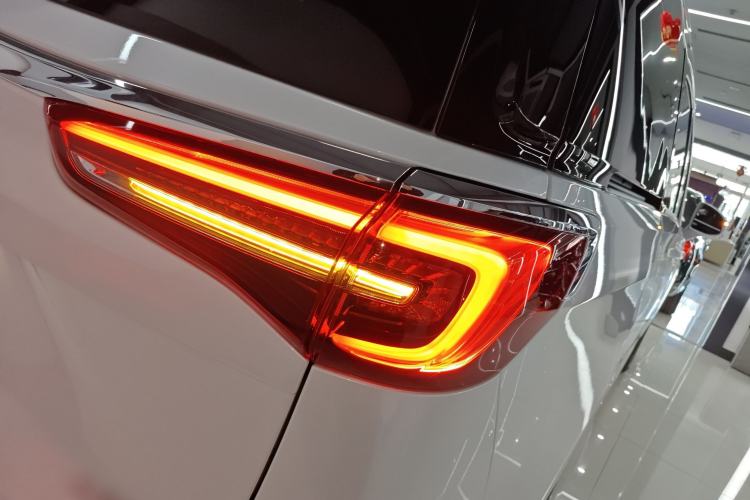 Used Buick GL8 2022 ES Landtrek 653T Luxury Edition