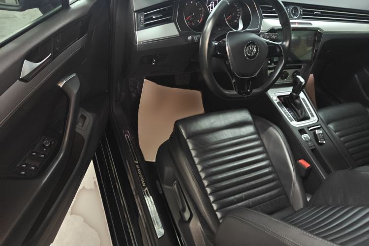 Used Volkswagen Magotan 2018 280TSI DSG Comfort Model
