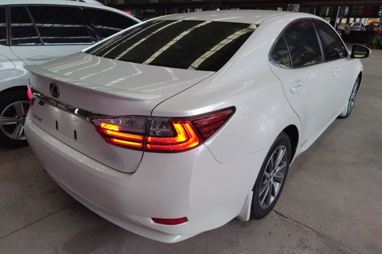 Used Lexus ES 2015 300h Comfort Edition