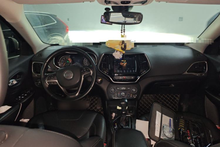 Used  Cherokee 2019 2.0T Two-Wheel Drive Smart Enjoyment Version China V
