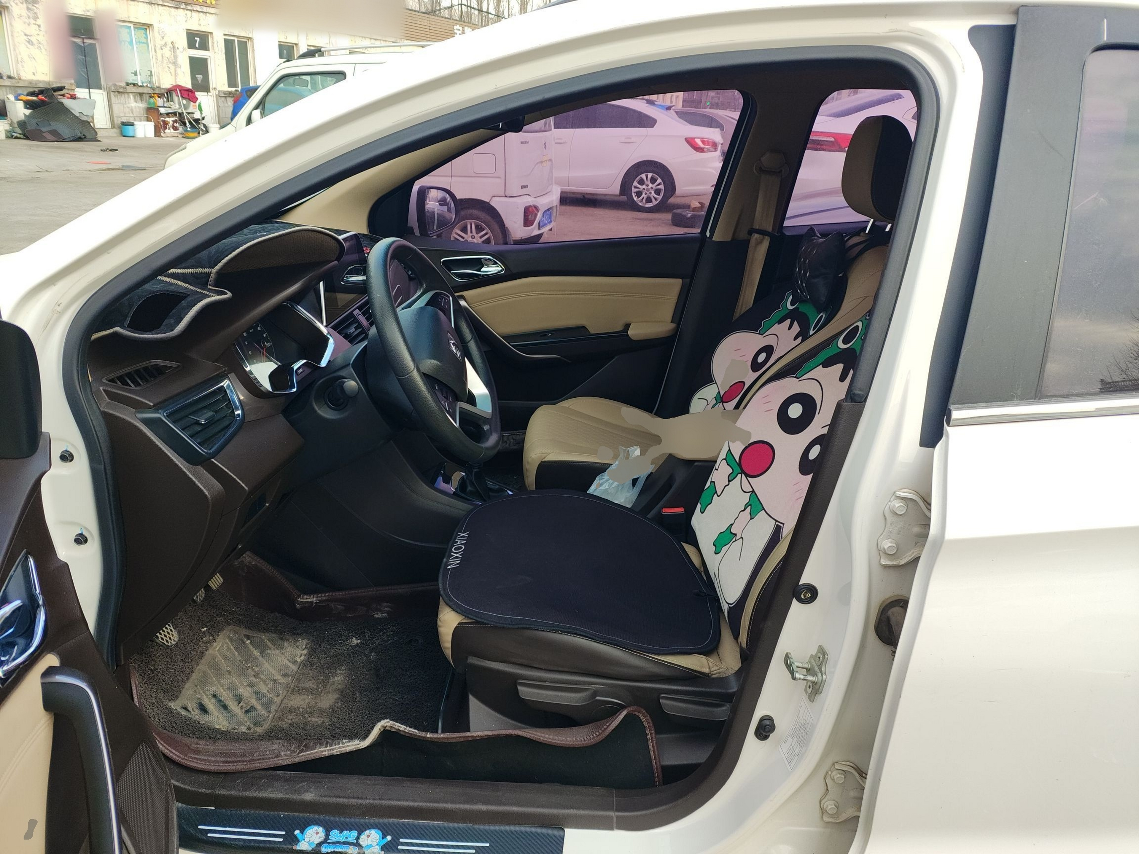 Переднее сиденье в автомобиле