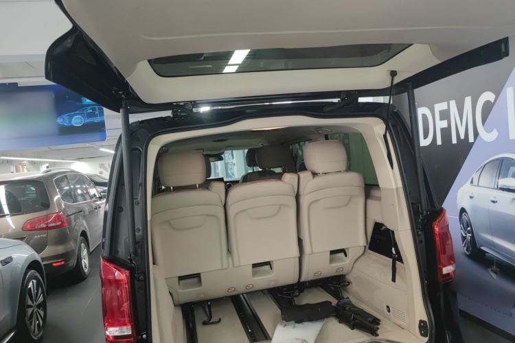 Used Mercedes-Benz V-Class 2016 V 260 Avantgarde Edition
