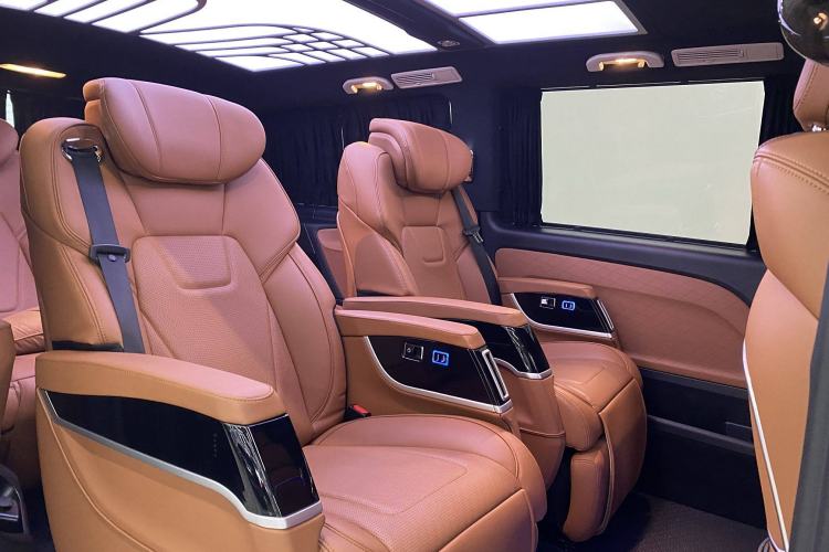 Used Mercedes-Benz Vito 2023 2.0T Elite Version 7 Seats
