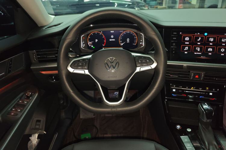 Used Volkswagen Passat 2025 Outstanding Model 380TSI Dragon Glory Edition
