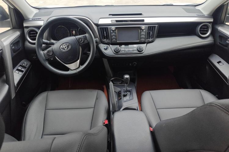 Used Toyota RAV4 2019 2.0L CVT Two-Wheel Drive Fashion X Limited Edition China VI Standard
